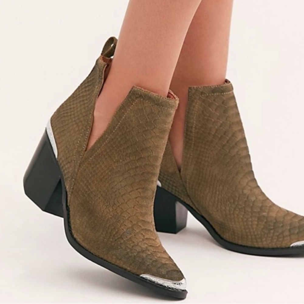 Jeffrey Campbell Hunt the Plains Olive Bootie size 8 lightly worn and loved